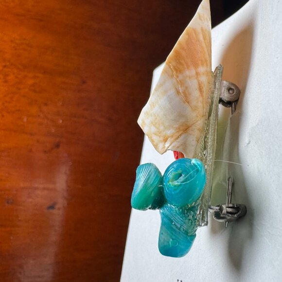 Hawaiian Sea Shell Christmas Brooch Pin Holly and Ivy with Shells - Picture 5 of 5